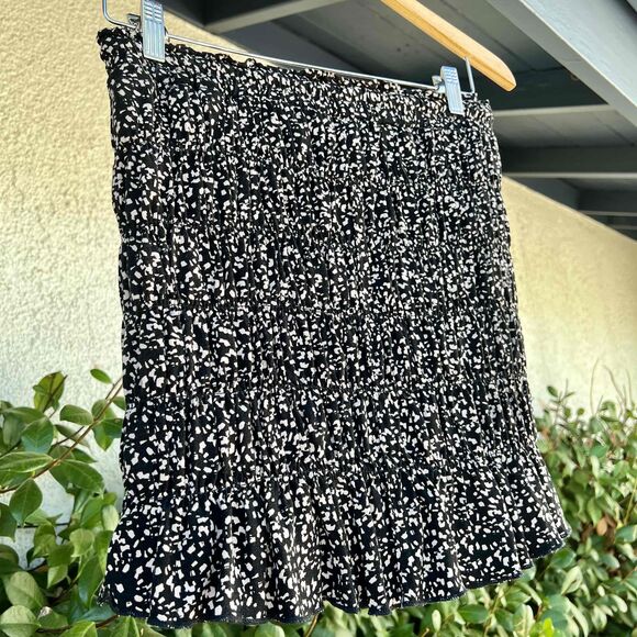 Urban Romantics Printed Ruffle Smocked Skirt Black White Size Medium - Picture 4 of 5